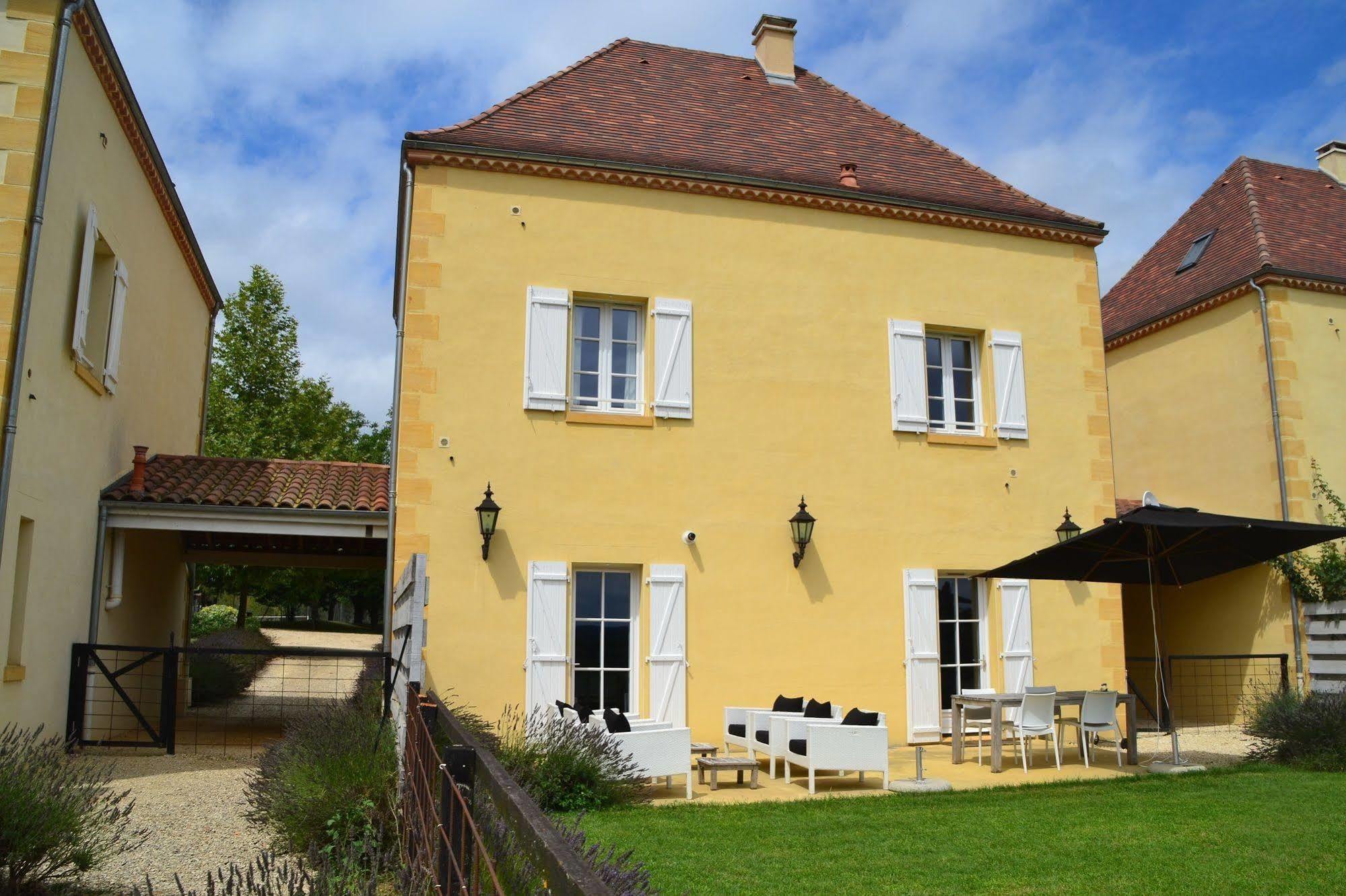 Chateau Les Merles Et Ses Villas Mouleydier Екстериор снимка
